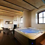 Borgo Degli Angeli E San Vitale