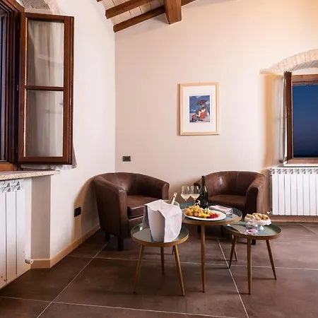 Borgo Degli Angeli E サン・ヴィターレ