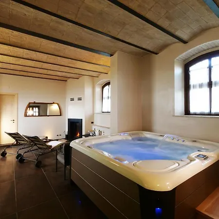 Borgo Degli Angeli E サン・ヴィターレ