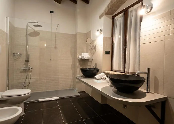 Borgo Degli Angeli E Alloggio per agriturismo San Vitale